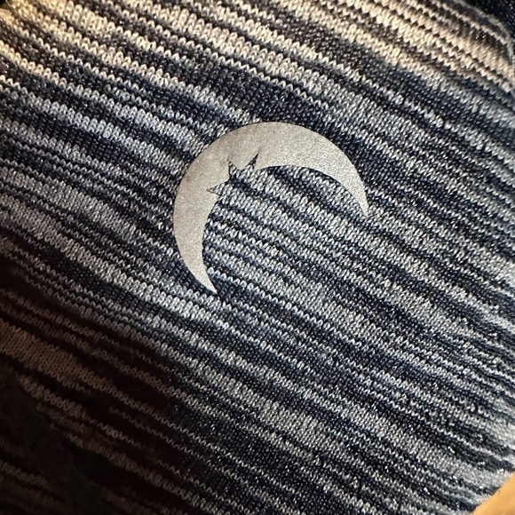 ZYIA Active Split Back Long Sleeve Top - Picture 5 of 9